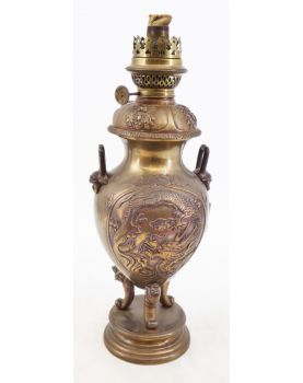 Lampe à Pétrole en Bronze Décor Asie Sans Verre