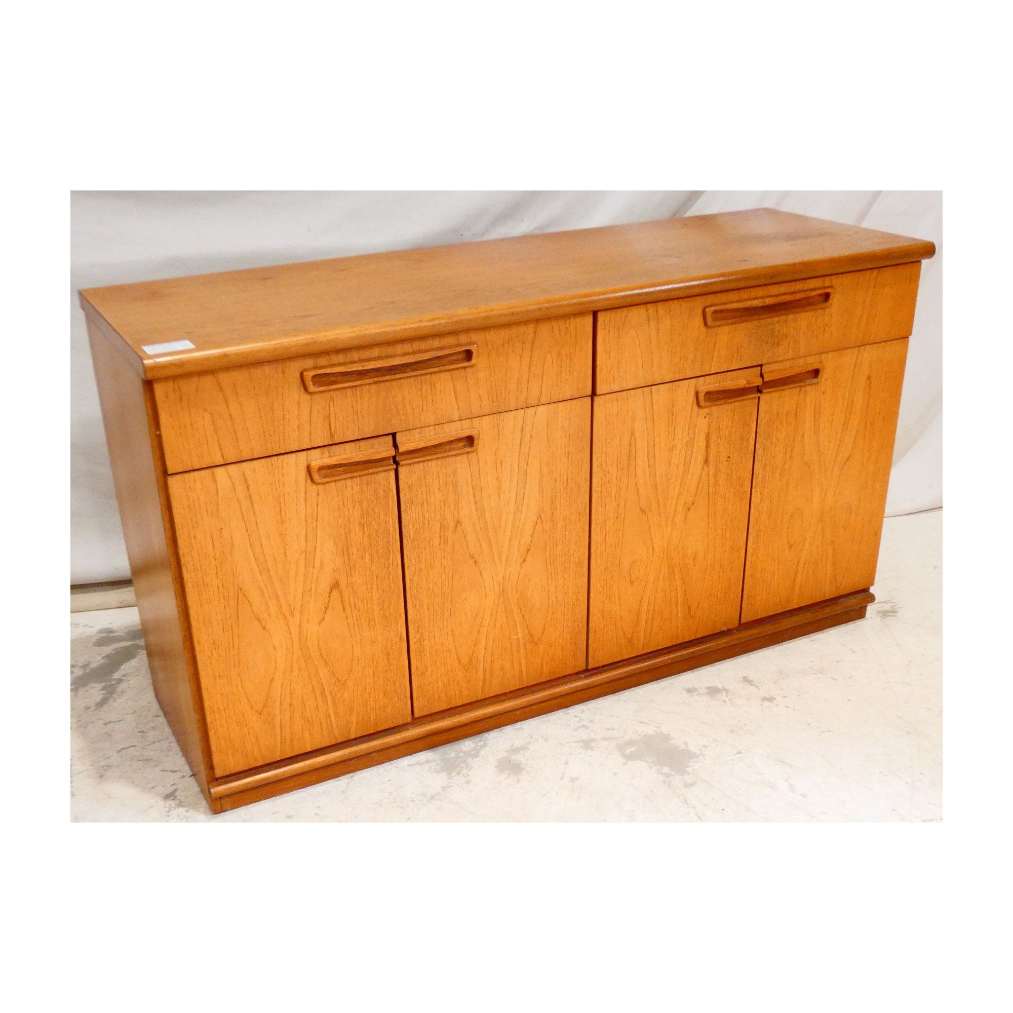 Buffet Bas 4 Portes 2 Tiroirs MEREDEW Buffet Bas 4 Portes 2 Tiroirs MEREDEW