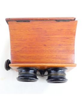Viewer with Glass Plates