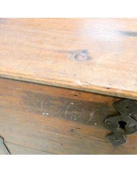 Coffre Bombé XIX 1853 avec Clé