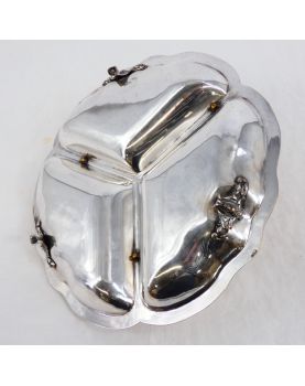 Mendant dish in Silver metal