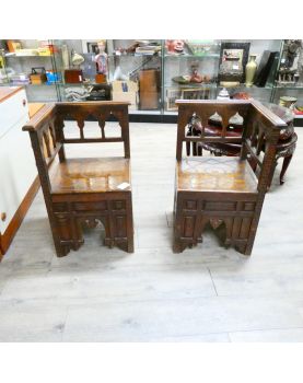 Paire de Chaises d’Angles Orientales