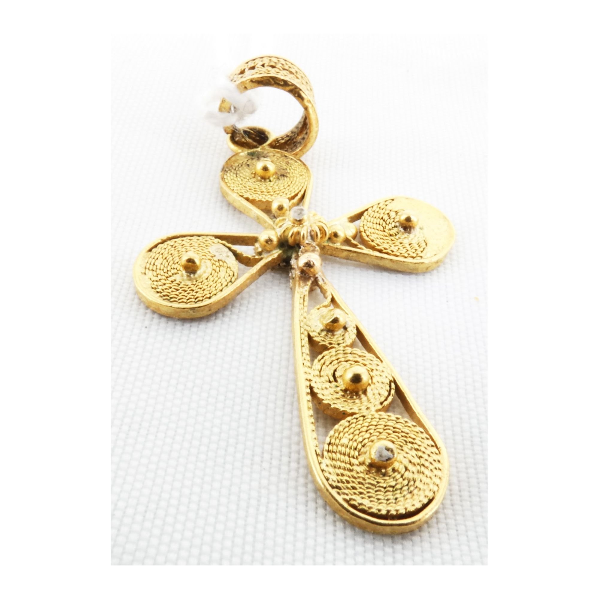 Croix Filigranée 18k Testée Sans Poinçon 3.28 Grammes Croix Filigranée 18k Testée Sans Poinçon 3.28 Grammes