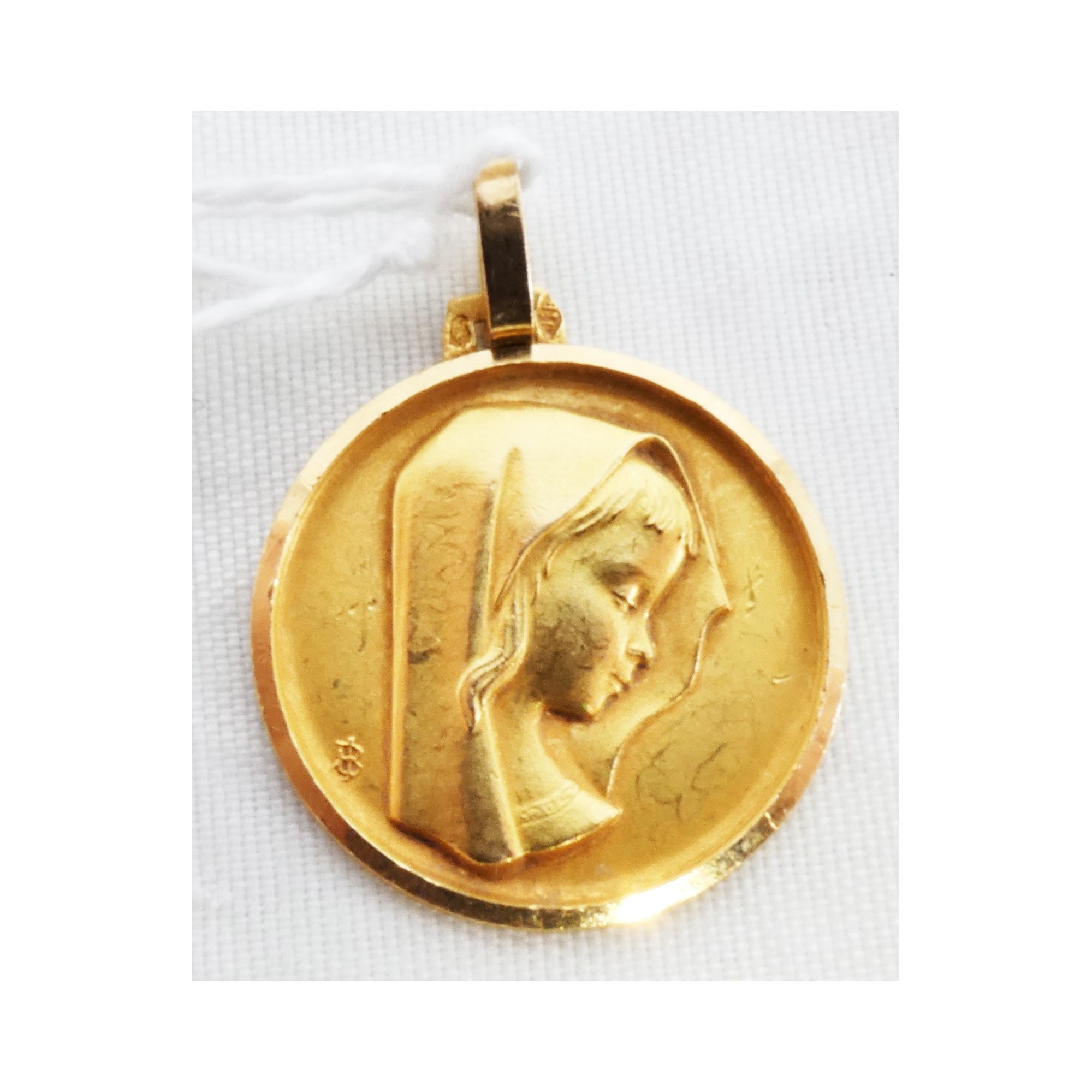 Small Virgin Medal in Gold 18k 3.67 Grams Small Virgin Medal in Gold 18k 3.67 Grams