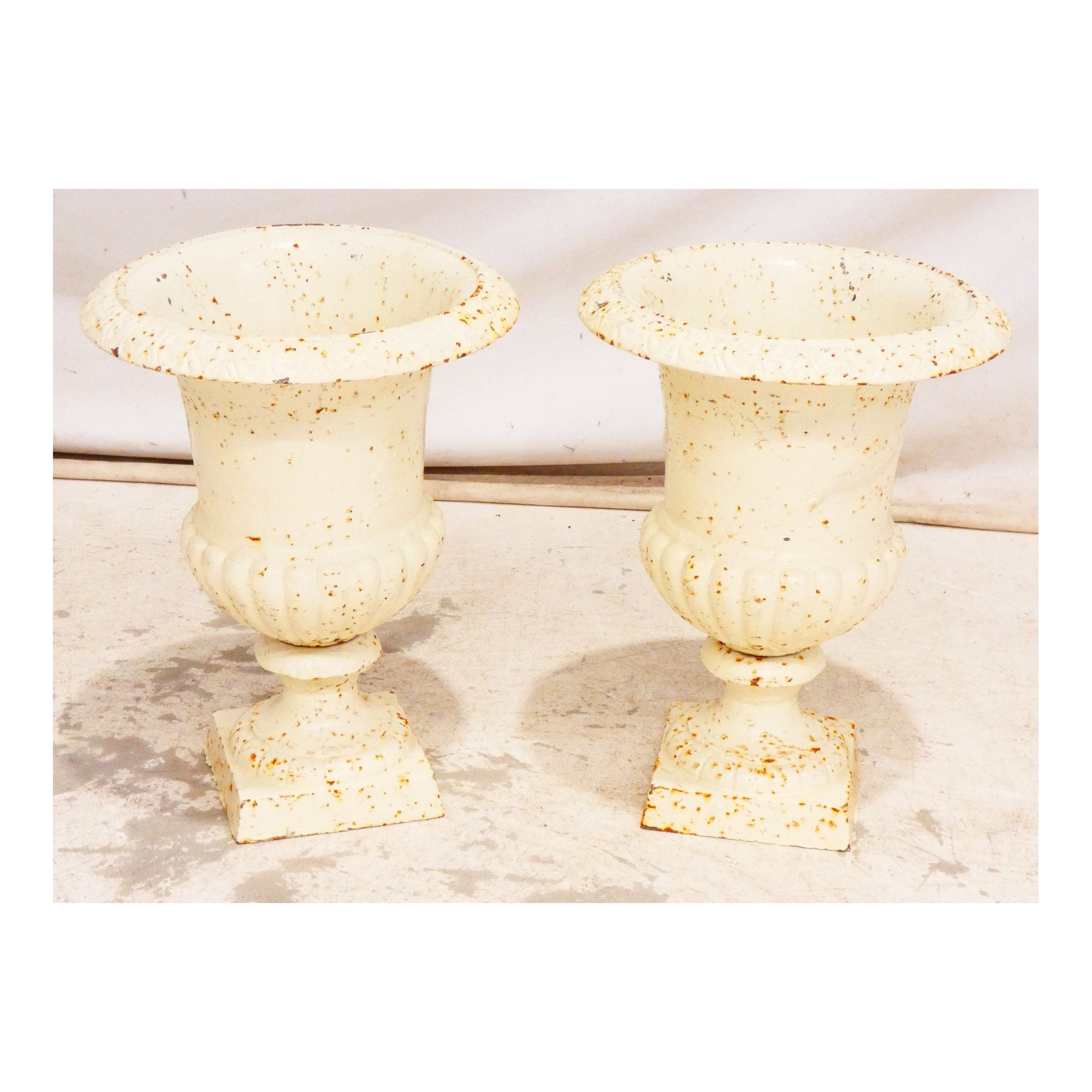 Paire de Vases Médicis Blancs Paire de Vases Médicis Blancs