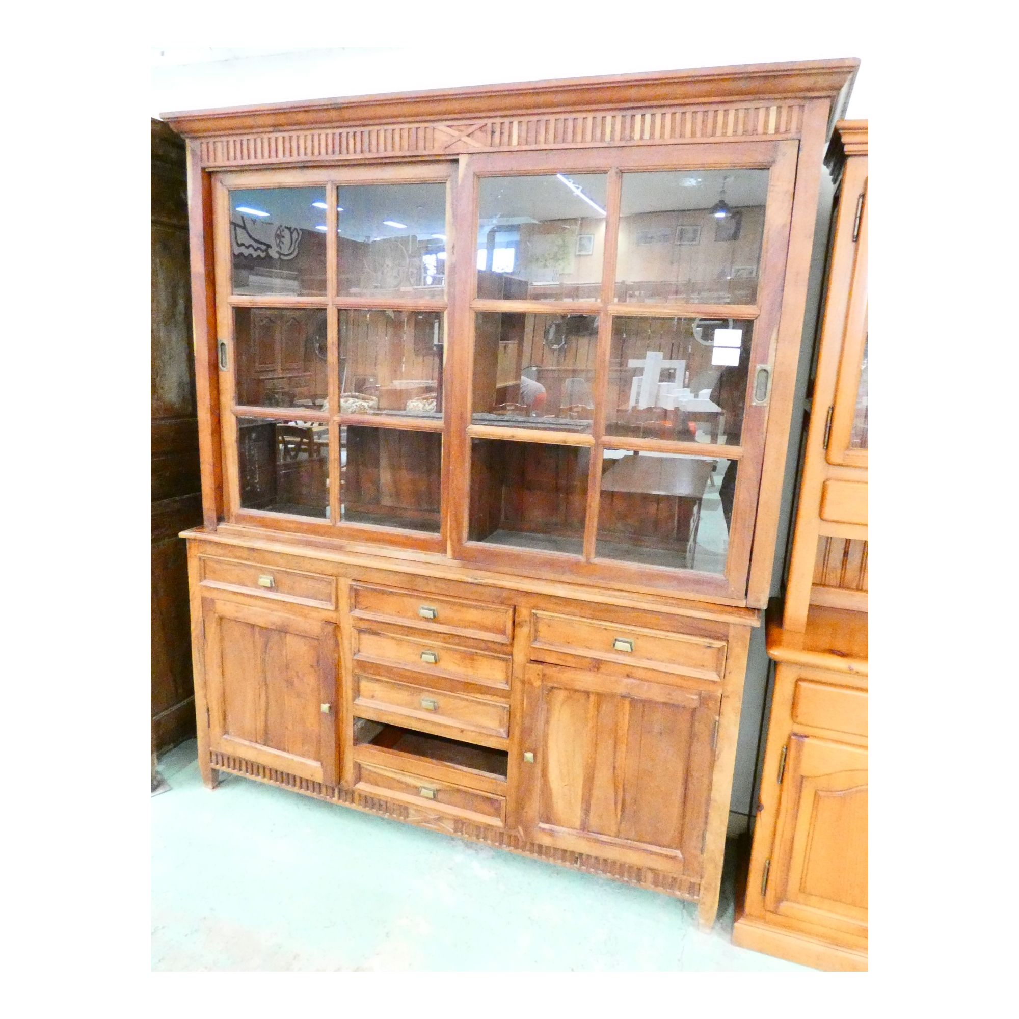 Buffet 2 Corps en Teck Haut 2 Porte Coulissantes 2 Portes 7 Tiroirs Buffet 2 Corps en Teck Haut 2 Porte Coulissantes 2 Portes 7 Tiroirs