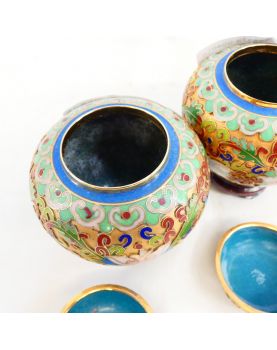 Paire de Petits Pots Émaillés avec Support en Bois