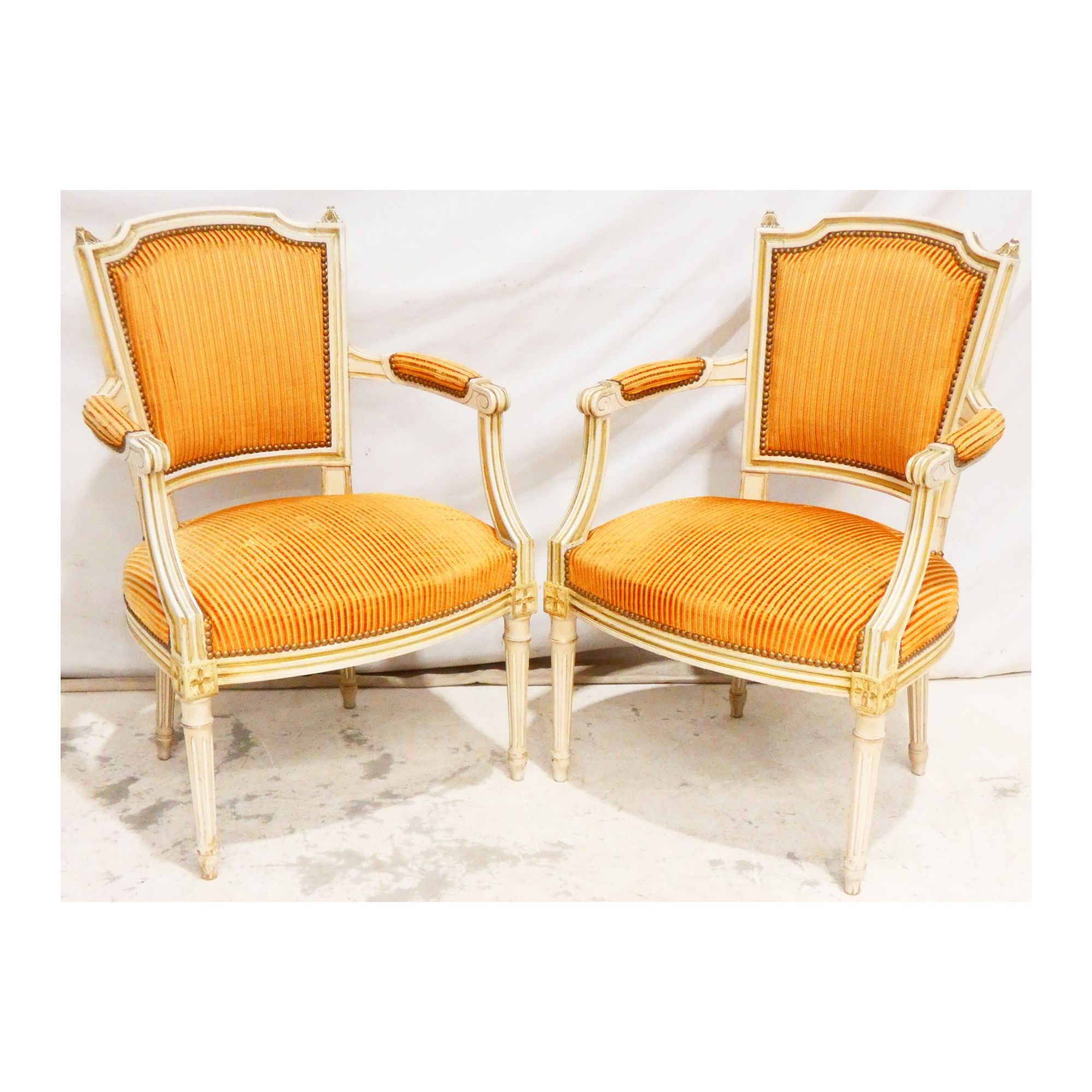 Paire de Fauteuils Louis XVI Ocre à Rayures Paire de Fauteuils Louis XVI Ocre à Rayures