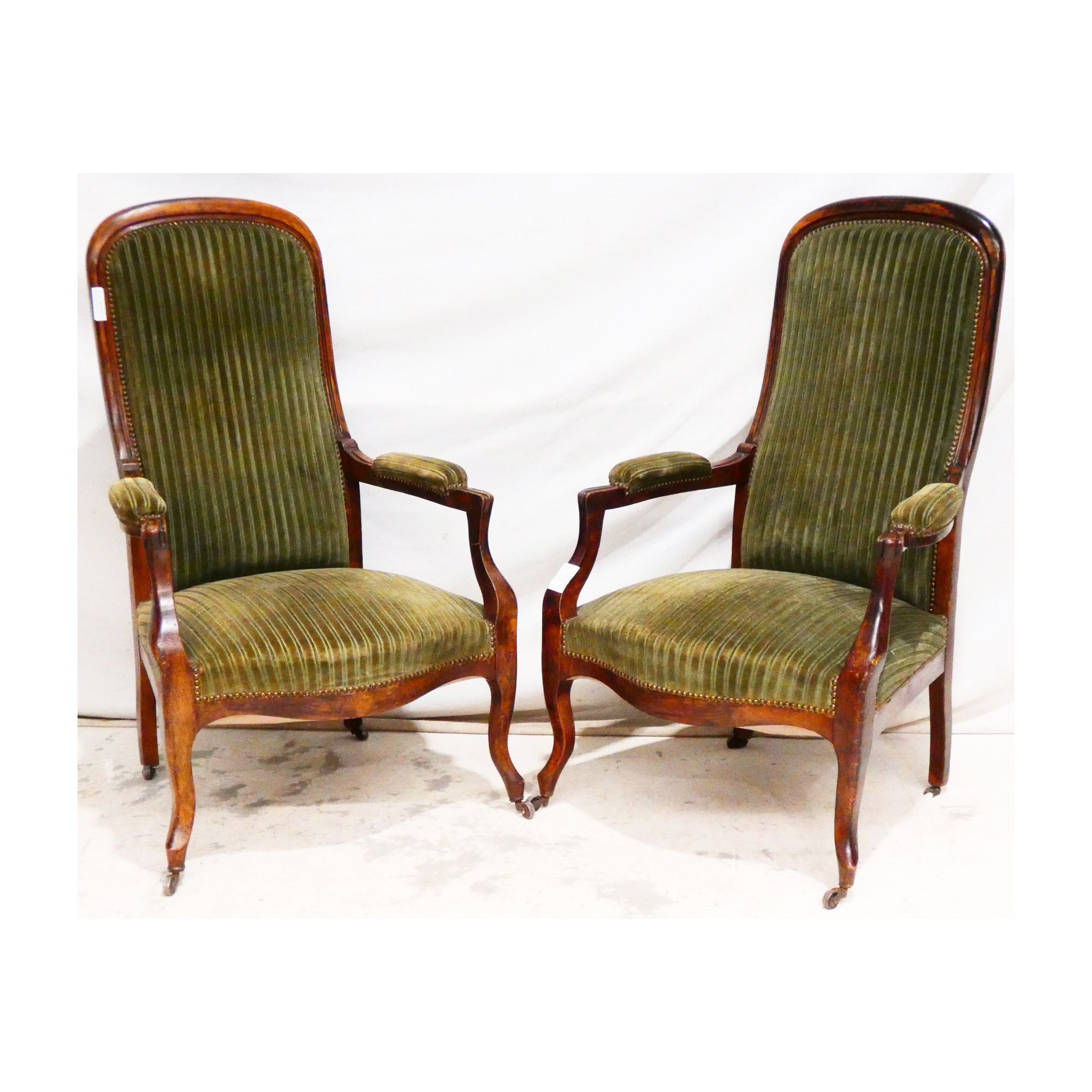Paire de Fauteuils Voltaire Tapissés Vert Paire de Fauteuils Voltaire Tapissés Vert