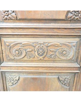 Bonnetière in Oak with Key