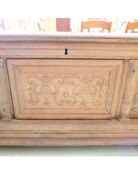 Box in Oak Façade Sculpted