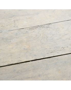 Box in Oak Façade Sculpted