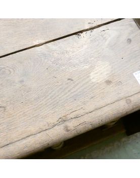 Box in Oak Façade Sculpted