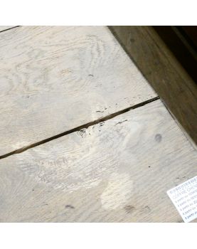 Box in Oak Façade Sculpted