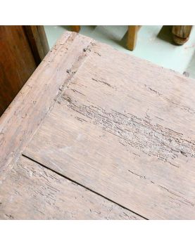 Box in Oak Façade Sculpted