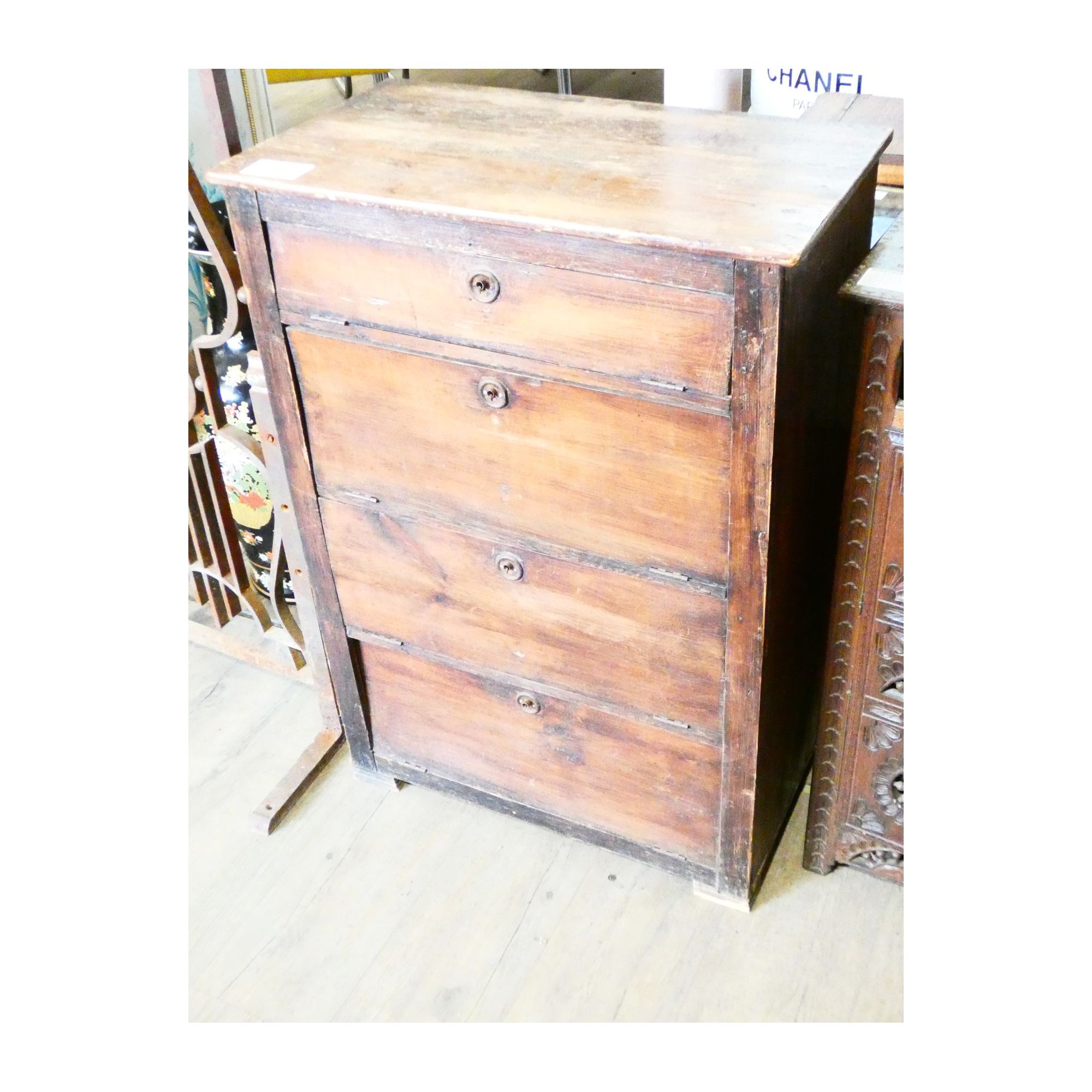 Small Cabinet with 4 Drawers and Key Small Cabinet with 4 Drawers and Key
