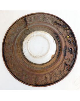 Paire de Plats Décoratif XIXe Siècle en Porcelaine et Laiton Repoussé