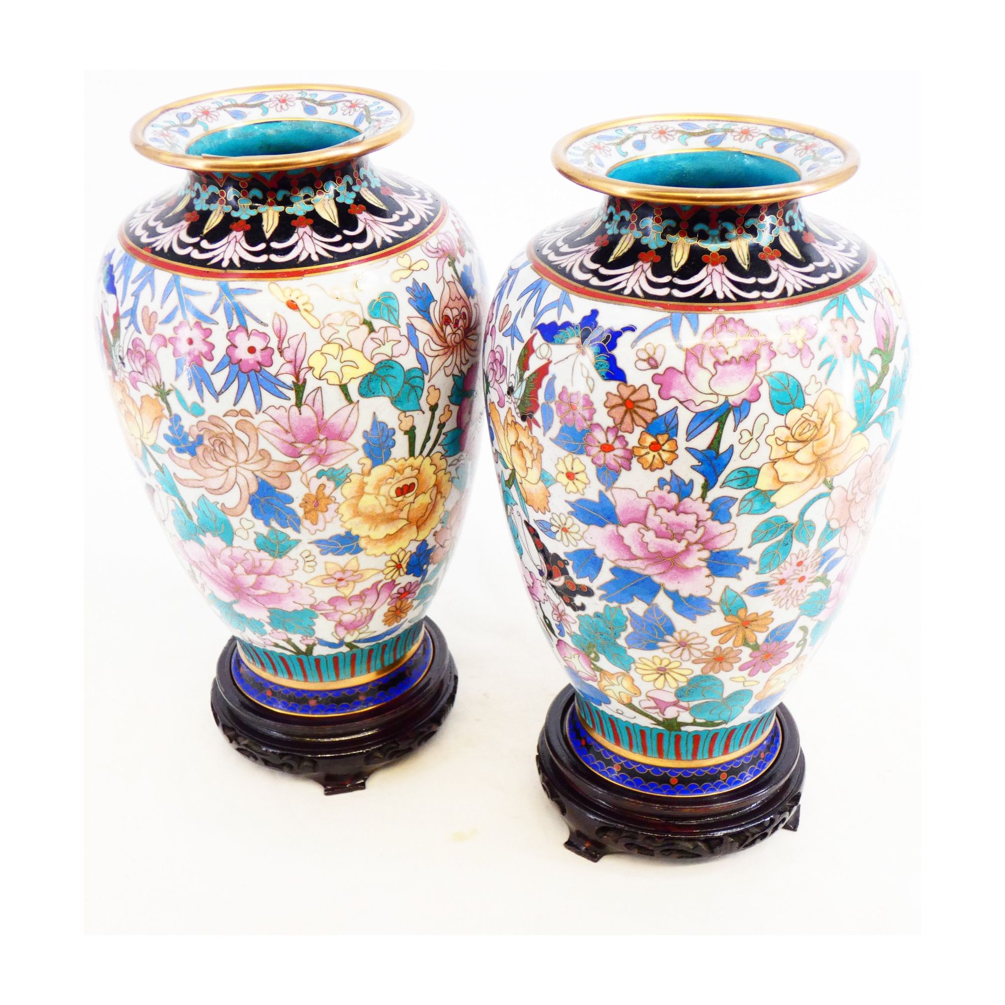 Paire de Vases Cloisonnés Asie avec Support en Bois Paire de Vases Cloisonnés Asie avec Support en Bois