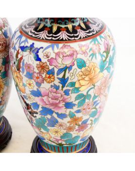 Paire de Vases Cloisonnés Asie avec Support en Bois