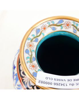 Paire de Vases Cloisonnés Asie avec Support en Bois