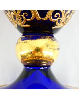 Vase en Cristal Bleu Réhaussé Doré