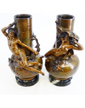 Paire de Vases en Régule Signés sur Socle en Marbre Par Auguste MOREAU