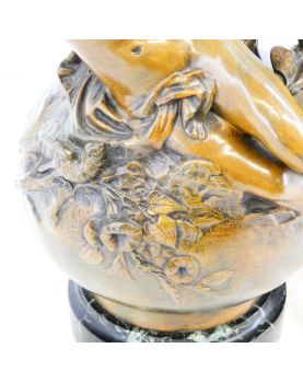Paire de Vases en Régule Signés sur Socle en Marbre Par Auguste MOREAU