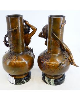 Paire de Vases en Régule Signés sur Socle en Marbre Par Auguste MOREAU