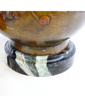 Paire de Vases en Régule Signés sur Socle en Marbre Par Auguste MOREAU