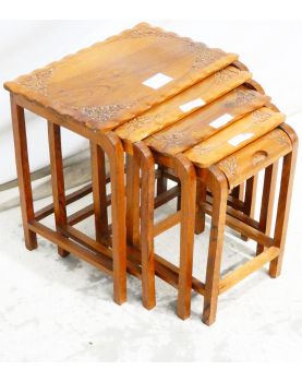 Série de 4 Tables Gigognes Sculptées Asie