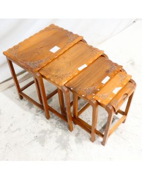 Série de 4 Tables Gigognes Sculptées Asie