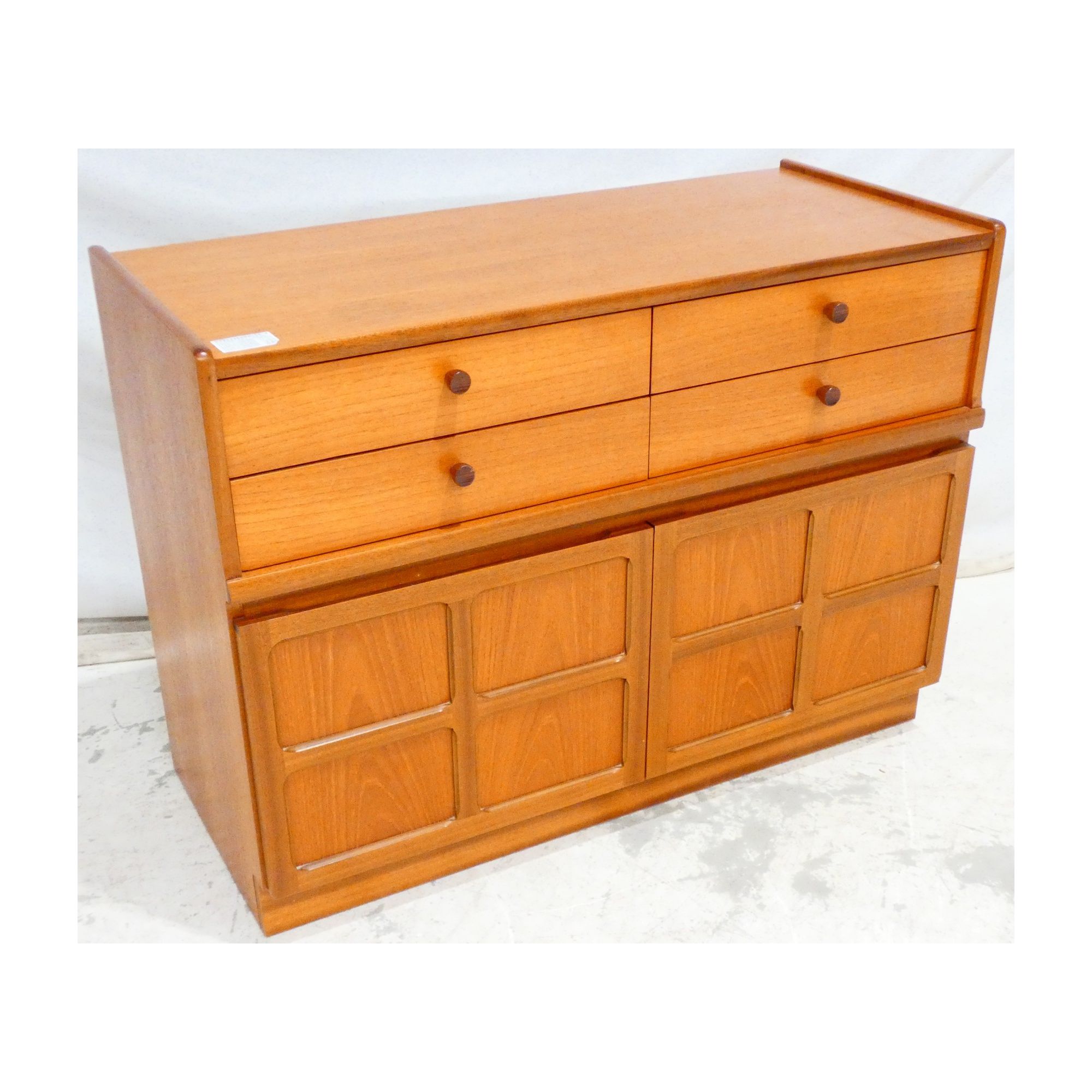 PARKER KNOLL Meuble 2 Portes 4 Tiroirs PARKER KNOLL Meuble 2 Portes 4 Tiroirs