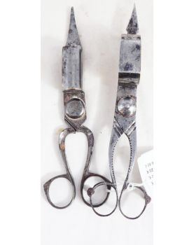 Pair of Mouchette
