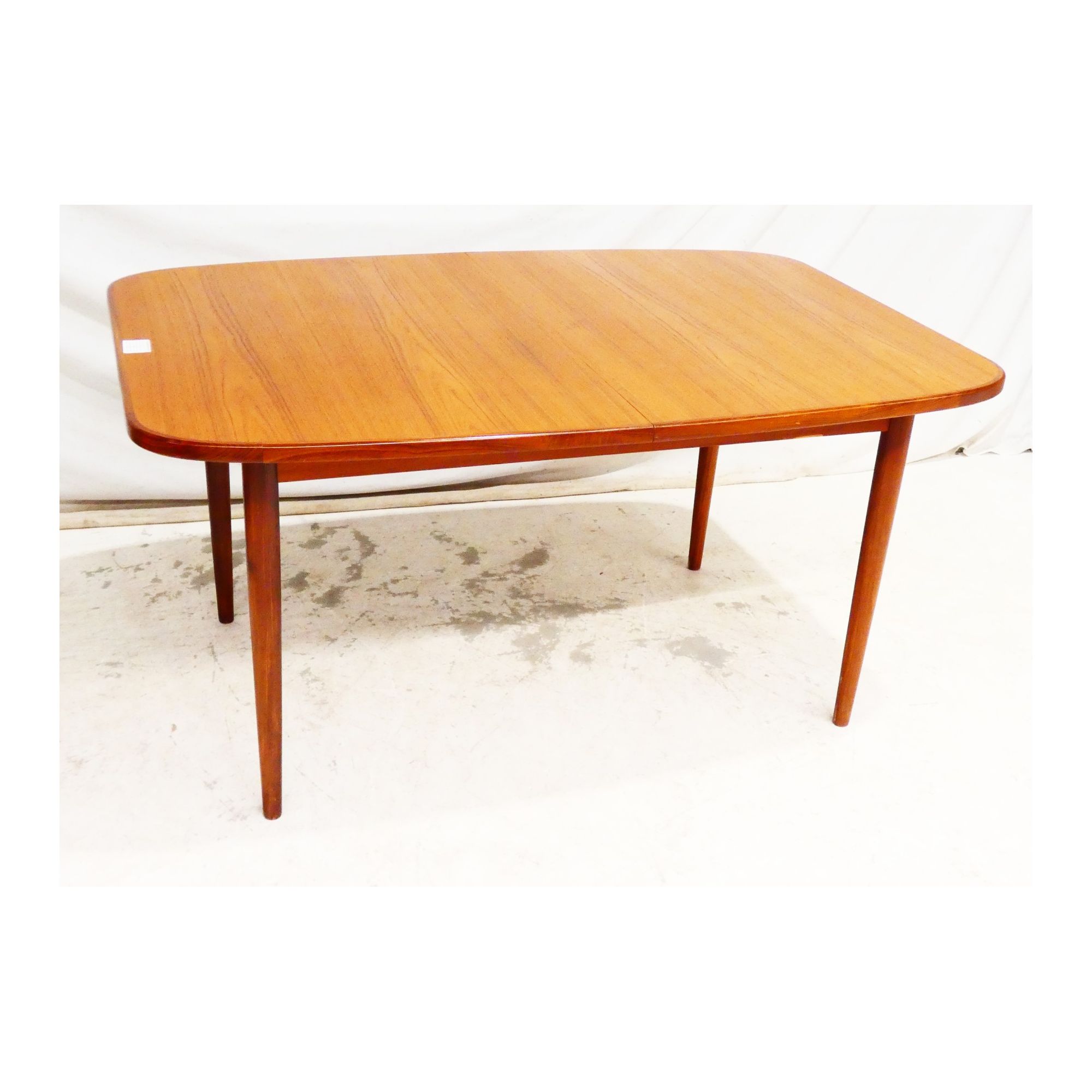 GPLAN Rectangular Table with Rounded Corners and 1 Wallet Extension GPLAN Rectangular Table with Rounded Corners and 1 Wallet Extension