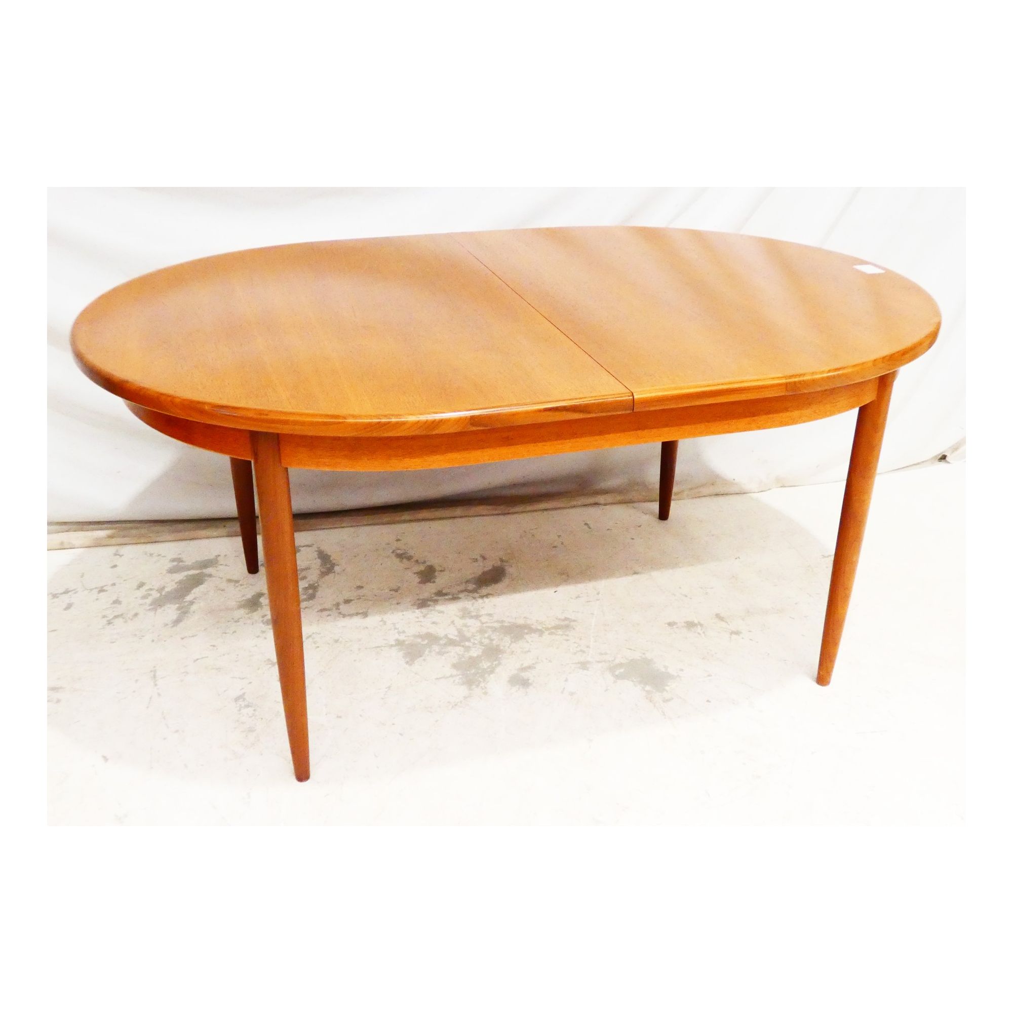 GPLAN Oval Table 1 Extension Portfolio GPLAN Oval Table 1 Extension Portfolio