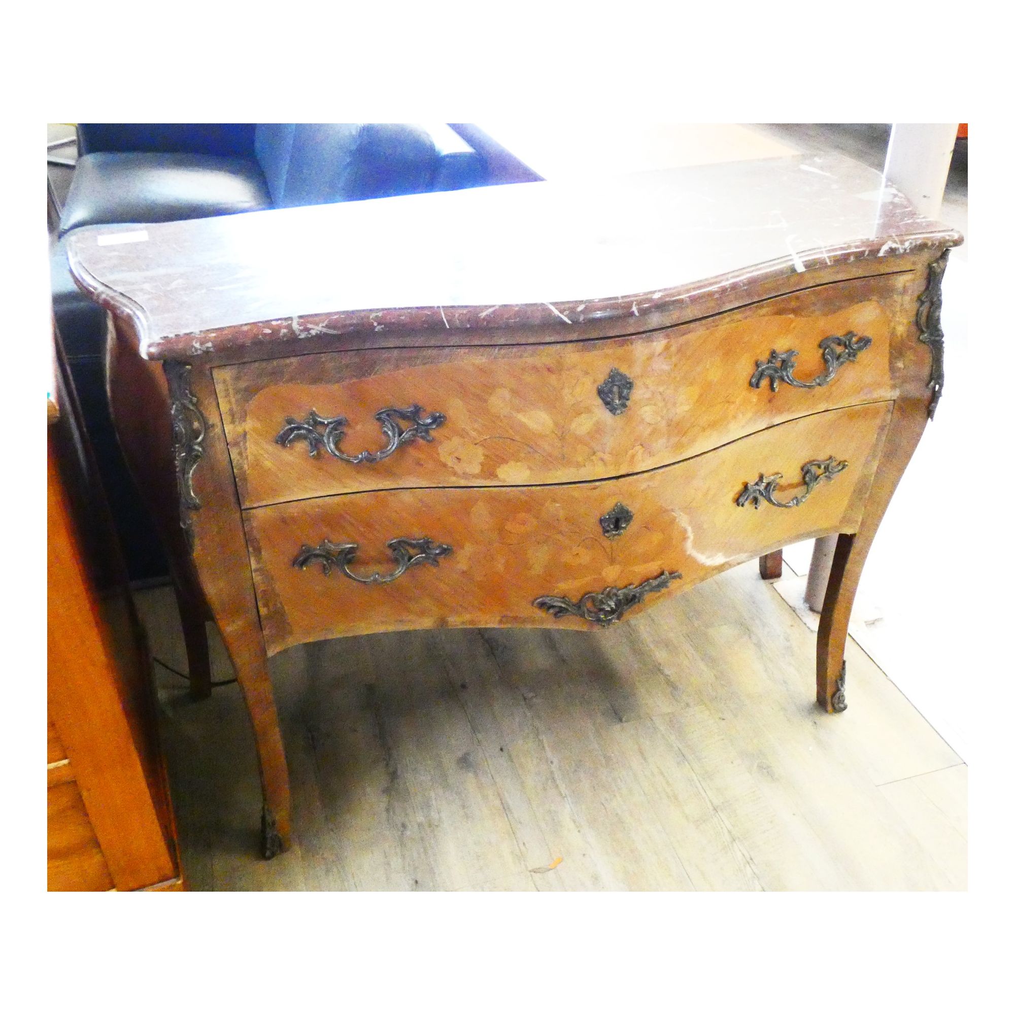 Commode Pompadour Style Louis XV Marbre Rouge Accidenté Commode Pompadour Style Louis XV Marbre Rouge Accidenté