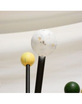 Perroquet avec Boules de Couleurs Piétement en Métal Noir