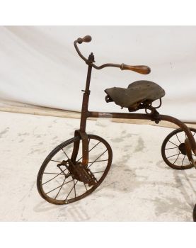 Ancien Vélo Triporteur pour Enfant avec 3 Roues