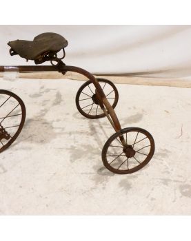 Ancien Vélo Triporteur pour Enfant avec 3 Roues