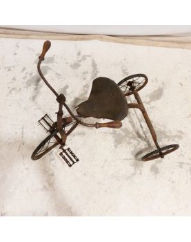 Ancien Vélo Triporteur pour Enfant avec 3 Roues