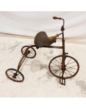 Ancien Vélo Triporteur pour Enfant avec 3 Roues