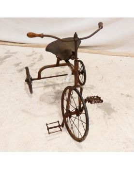 Ancien Vélo Triporteur pour Enfant avec 3 Roues