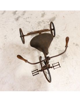 Ancien Vélo Triporteur pour Enfant avec 3 Roues