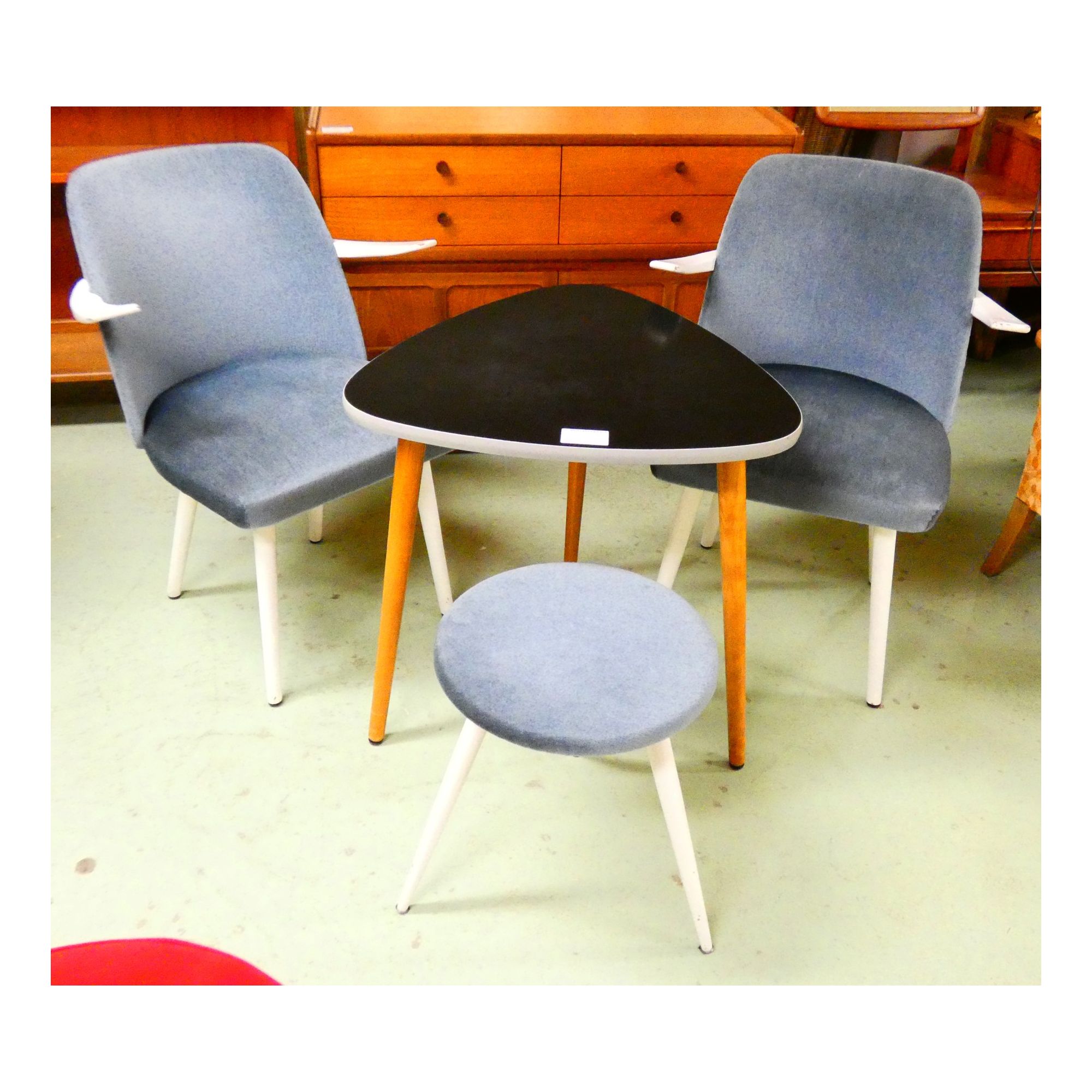 Ensemble 2 Fauteuils, Tabouret et Table Années 50 Ensemble 2 Fauteuils, Tabouret et Table Années 50