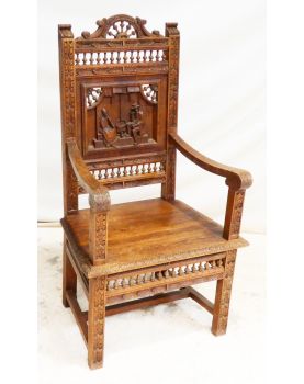 Fauteuil en Bois Sculpté Décor Bretons
