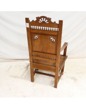 Fauteuil en Bois Sculpté Décor Bretons