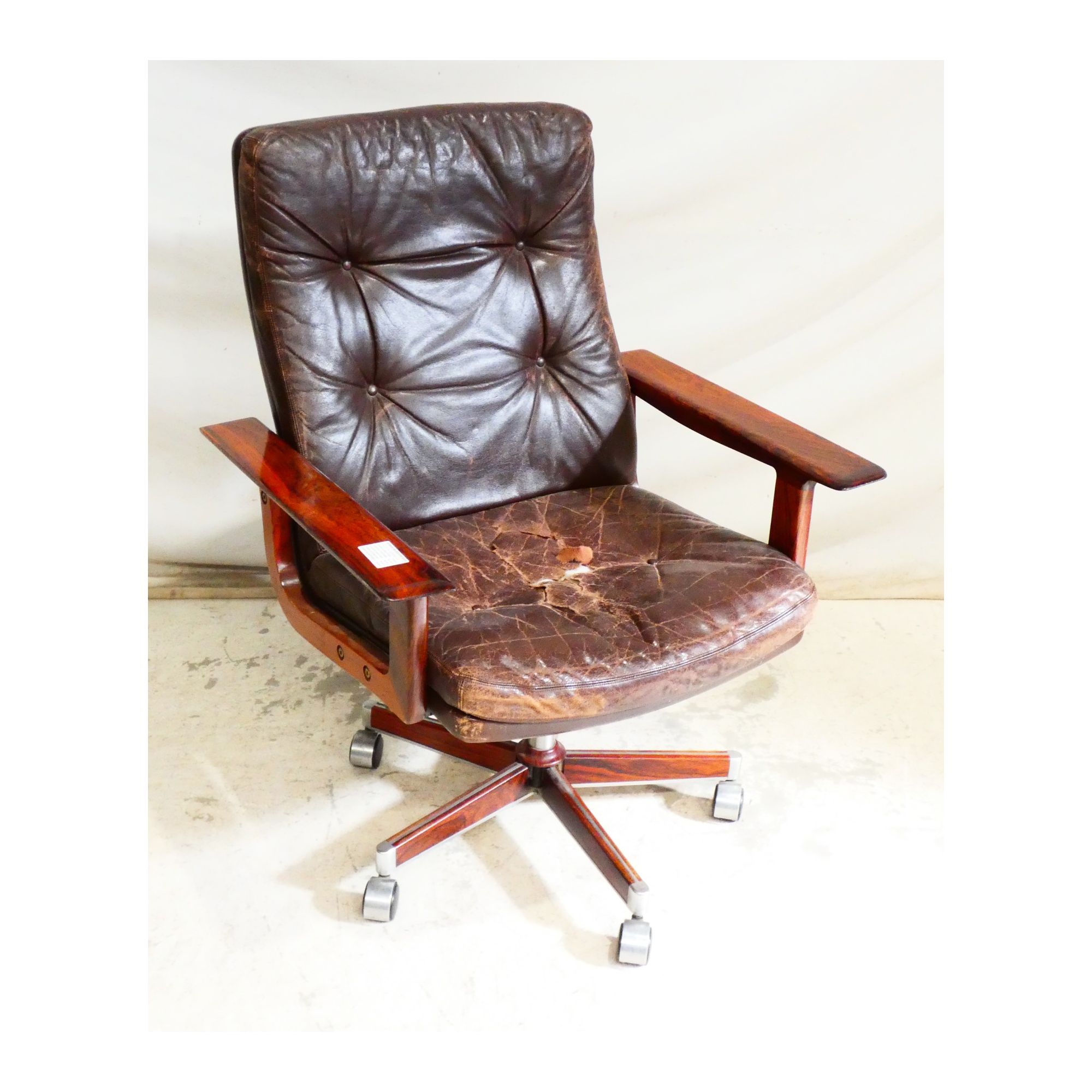 Leather Seat Armchair to Restore Leather Seat Armchair to Restore