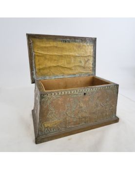 Coffret en Laiton Repoussé Décor Égypte