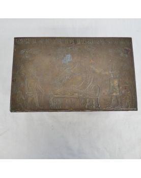 Coffret en Laiton Repoussé Décor Égypte