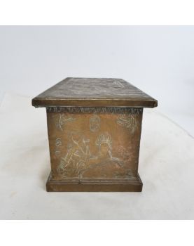 Coffret en Laiton Repoussé Décor Égypte
